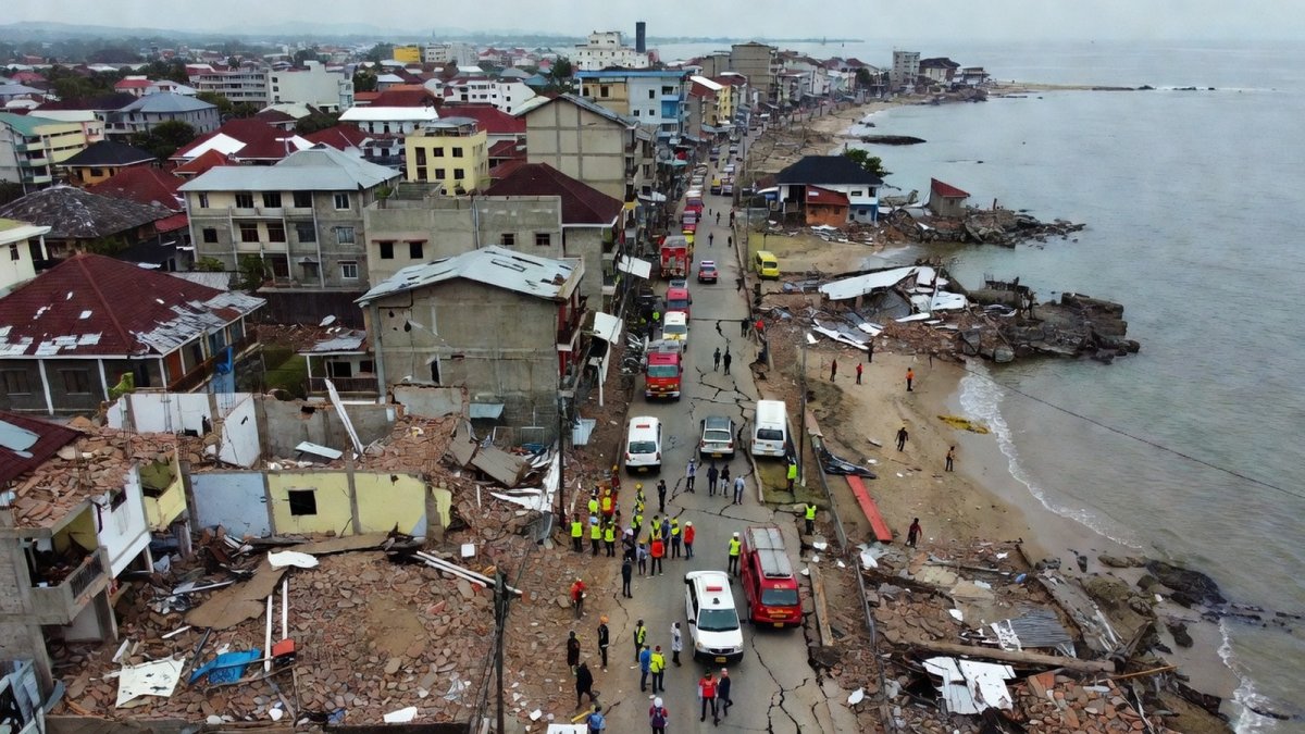 M7.7 Earthquake Strikes Flores, Indonesia: Two Dead, Tsunami Warning Lifted