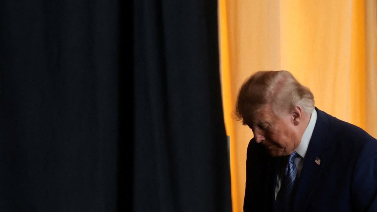 Trump's tech ties come under bipartisan fire following limited response to AI agents going rogue