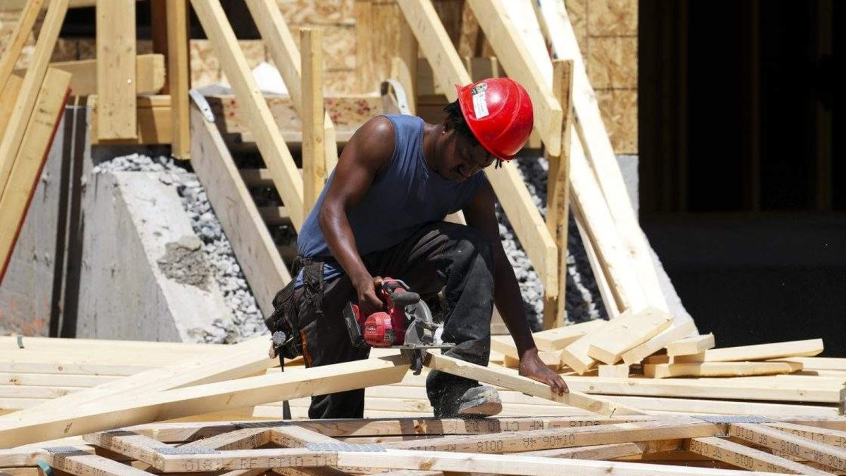 Canada Adds 75K Jobs in July, Unemployment Drops to 6.4%