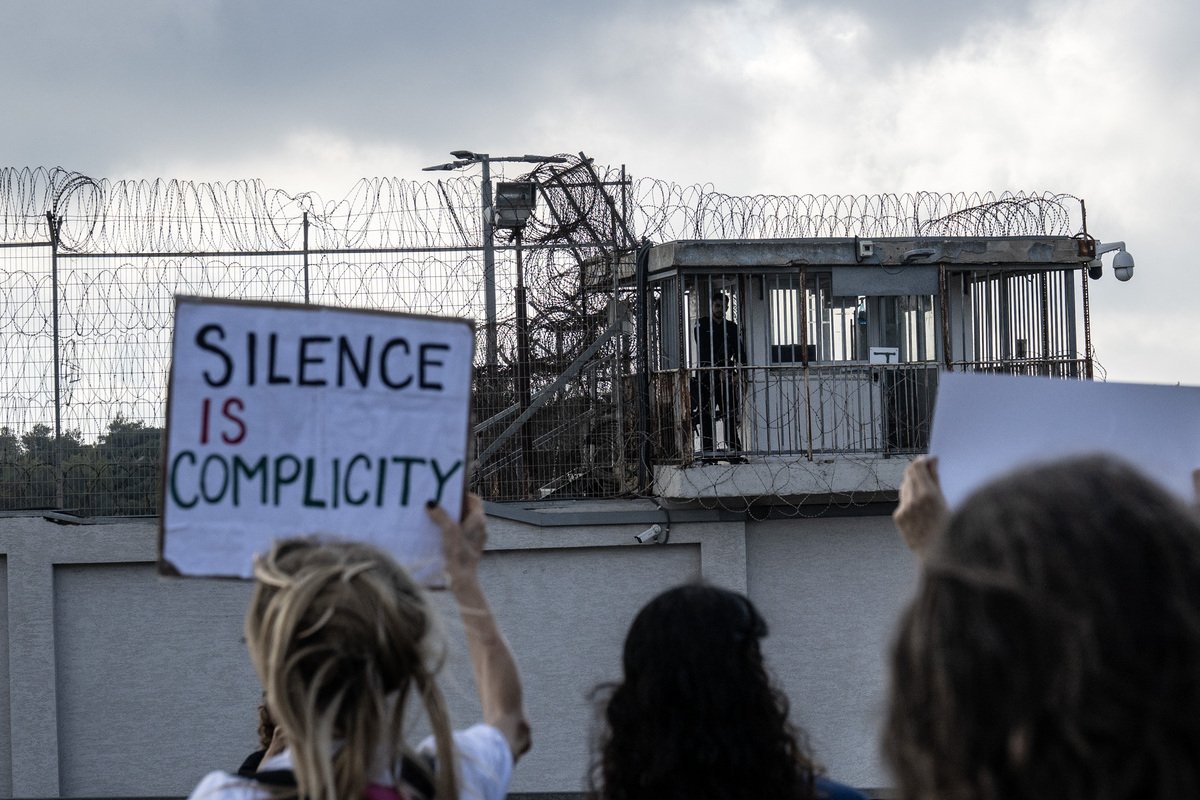 Israeli Activists Protest Mistreatment of Palestinian Women at Damon Prison