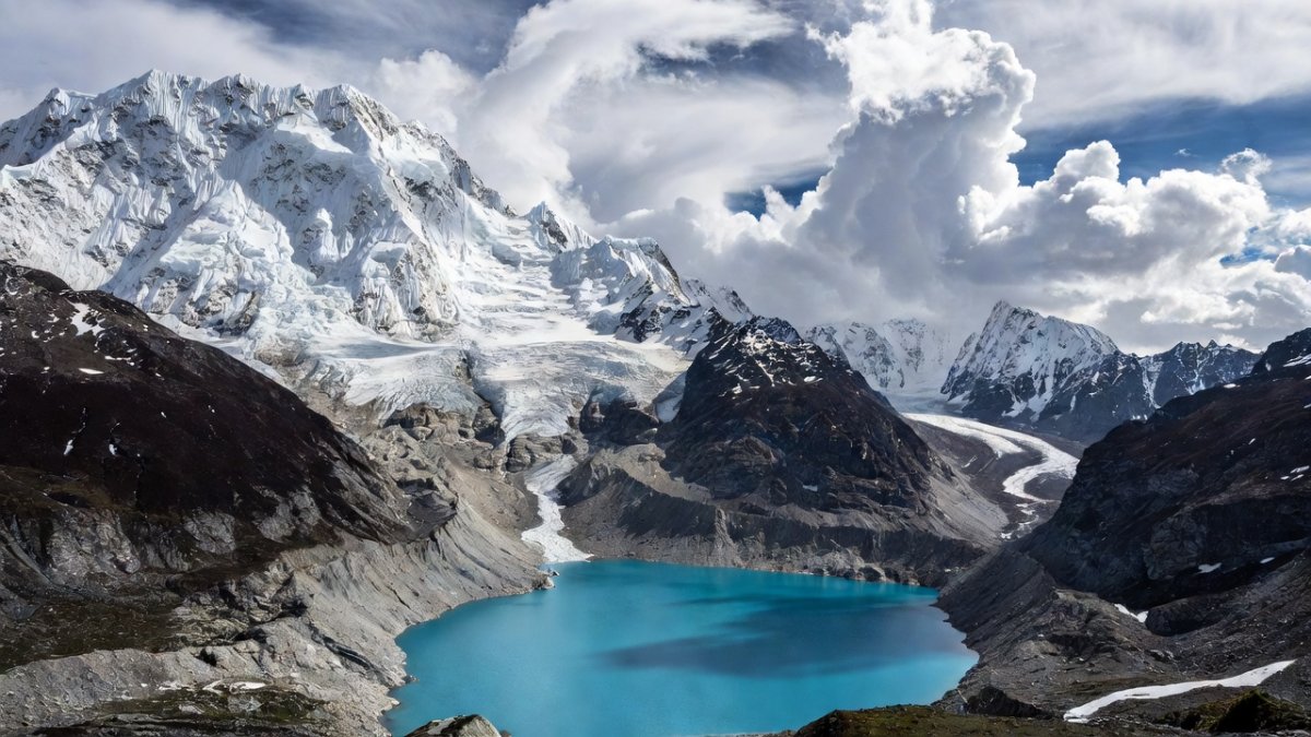 Himalayan glacier above the flood-affected valley (Global 1 News)