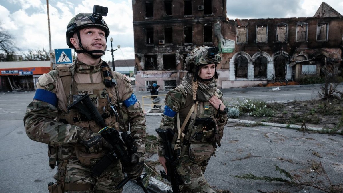 Ballistic armour plates designed for female soldiers