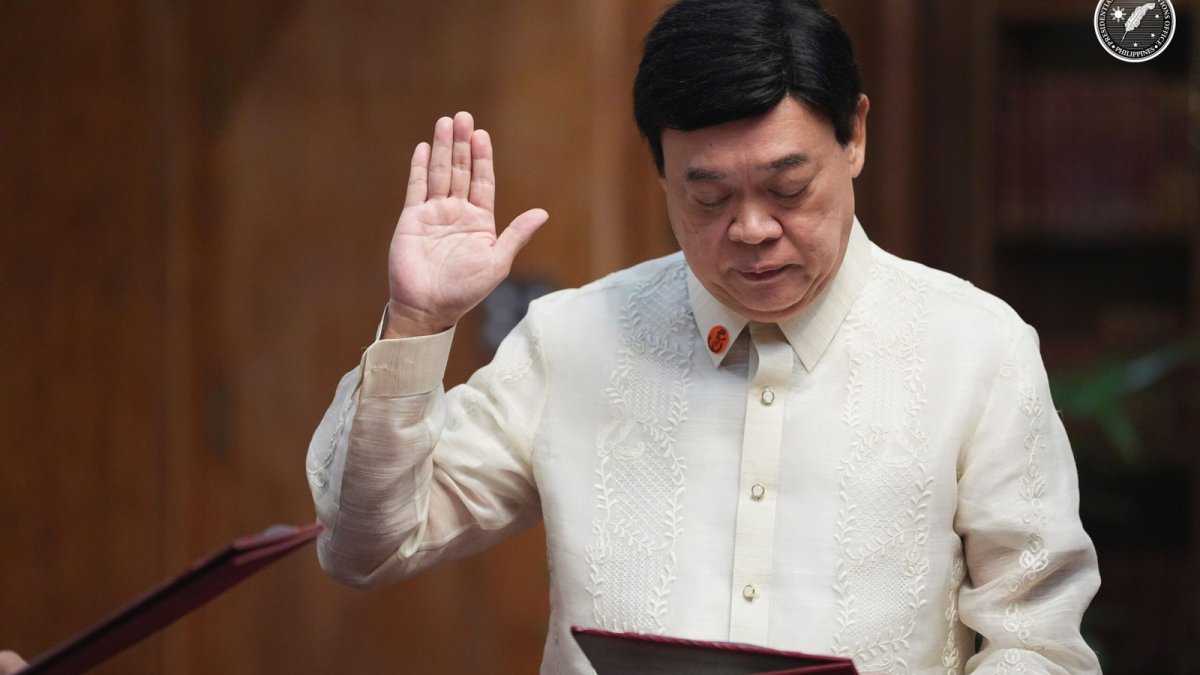 Edwin Mercado takes his oath as PhilHealth president and CEO in February 2025 before his appointment as DOH secretary