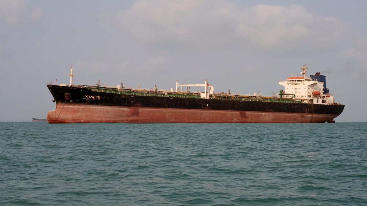 Iran and Oman Agree on Temporary Strait of Hormuz Transit Corridor as Full Reopening Remains Tied to US Commitments