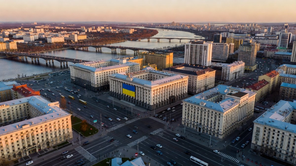 Ukrainian political crisis deepens as elections debate and corruption probes unfold