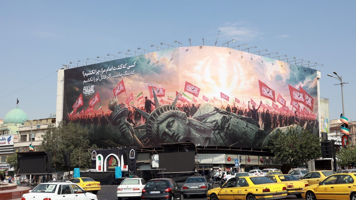 Trump Demands Iran Compensation as Hormuz Talks Stall