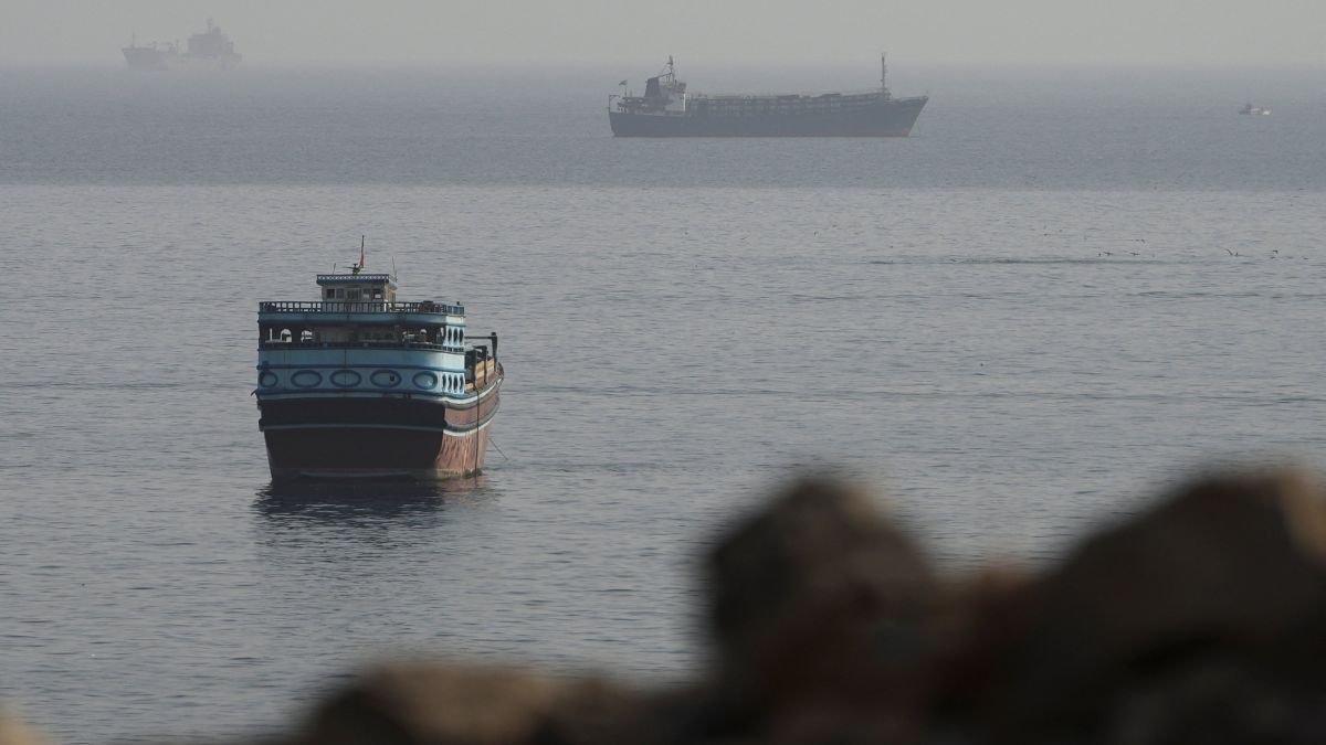 Iran Says It Can Outlast Trump as Hormuz Standoff Tightens