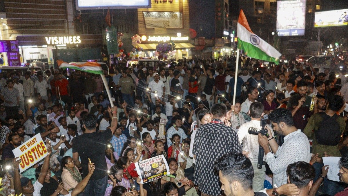 Jharkhand student protesters at Jaipal Singh Munda Stadium demanding a CBI probe into JPSC and JSSC exam irregularities