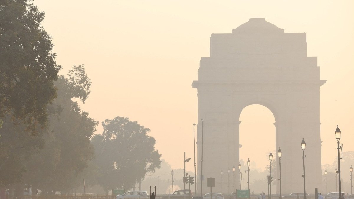 Heavy traffic and industrial emissions contributing to PM2.5 levels in Indian city