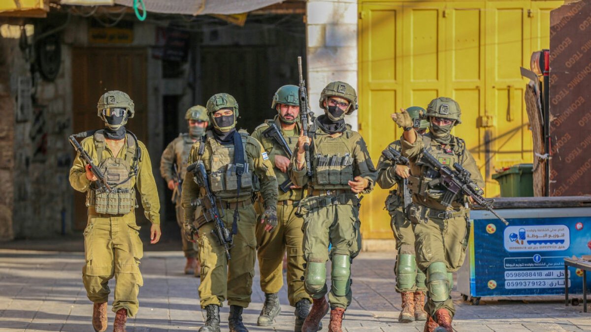 Israeli army arrests 13 Palestinians as occupiers escalate attacks in West Bank