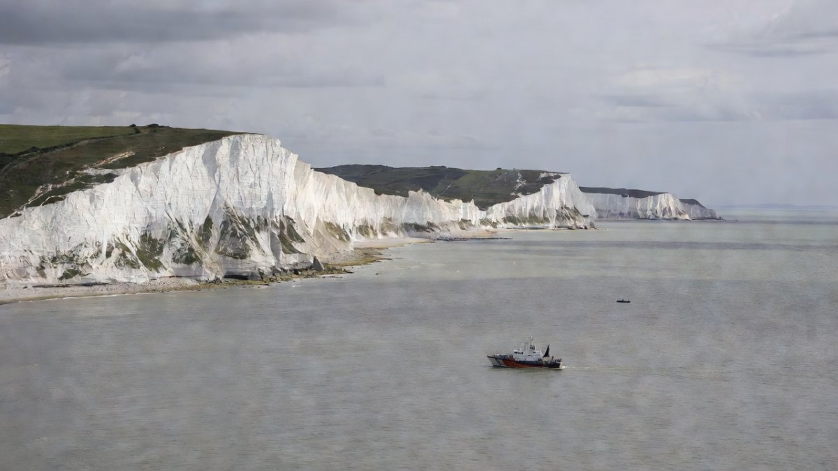 Sharp Drop in Small Boat Arrivals, Visa and Asylum Claims in UK