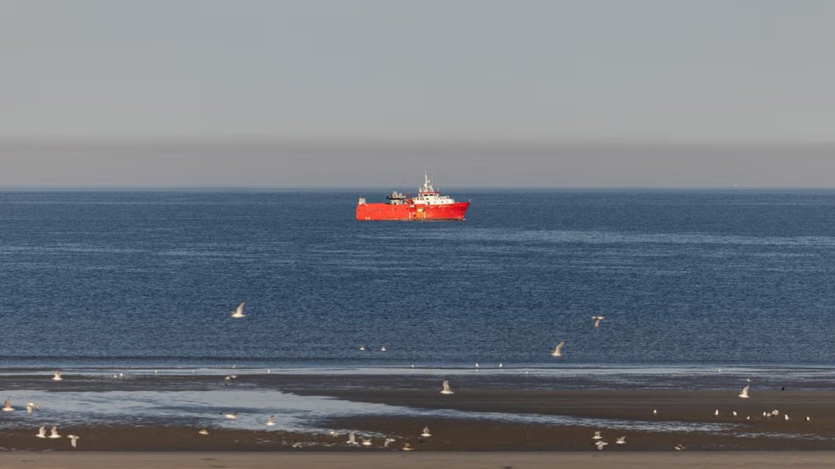 French rescue operation picks up 140 migrants attempting Channel crossing