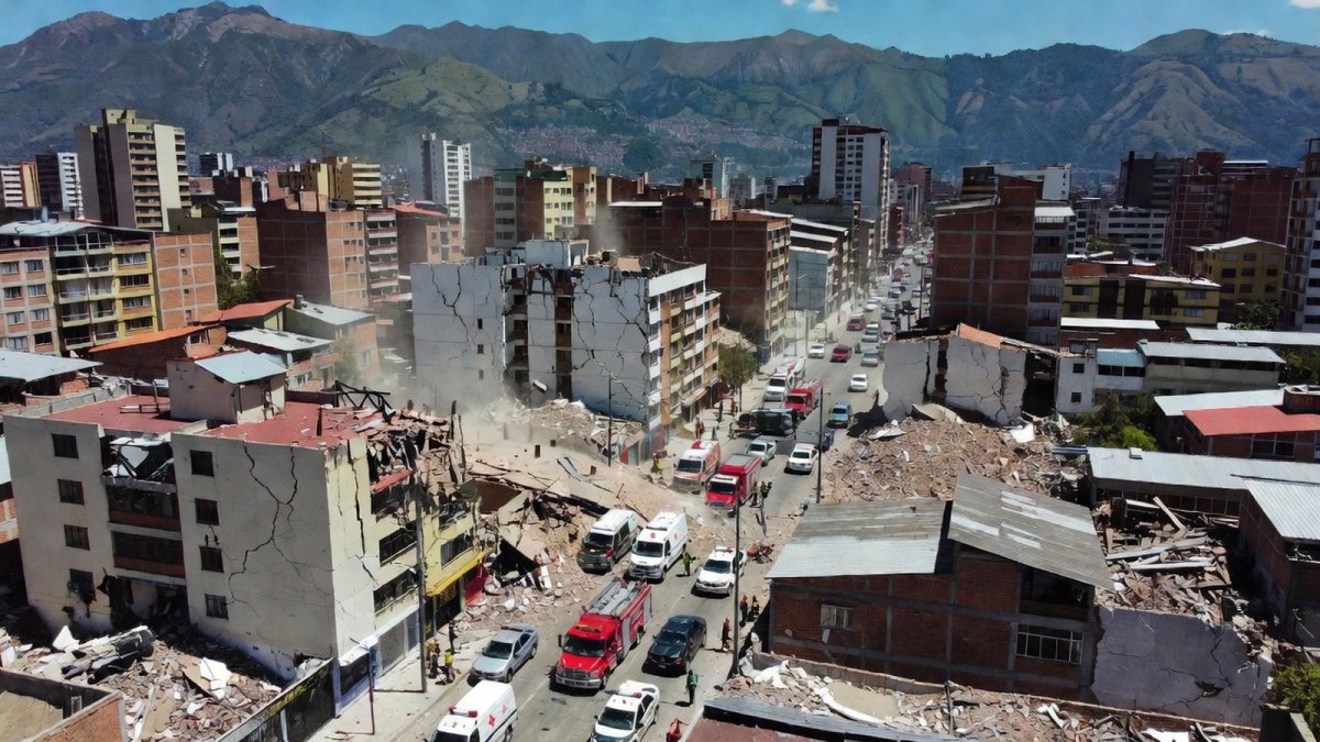 Colombia's 7.4 Earthquake: A Nation Shaken, A New President's First Test