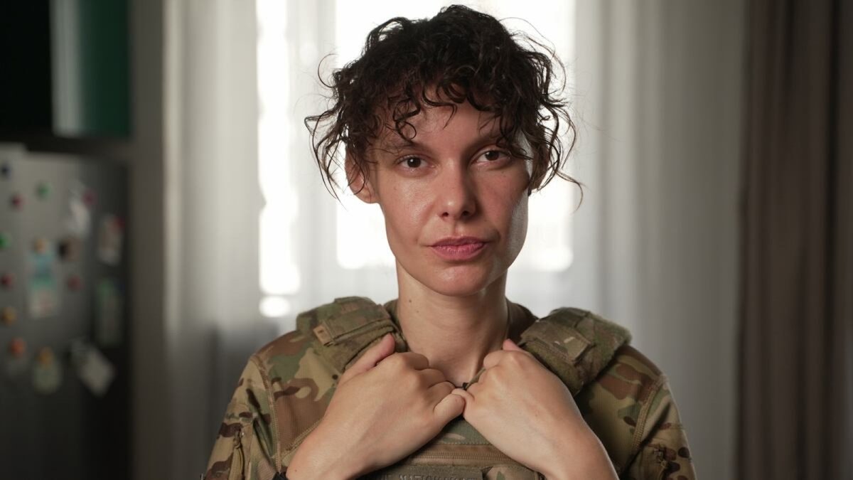 Women serving in Ukraine's military in combat roles