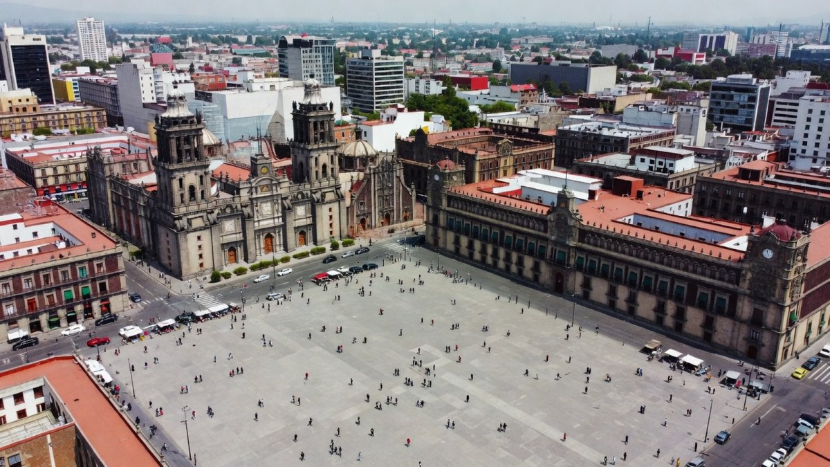 Sheinbaum Meets Goldman Sachs President at Palacio Nacional