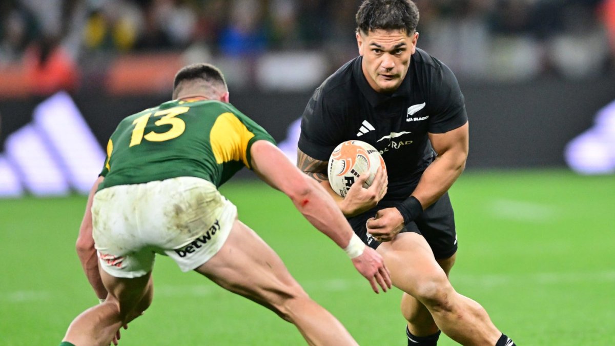 Match action from the Springboks' 33-26 victory over the All Blacks at Cape Town Stadium