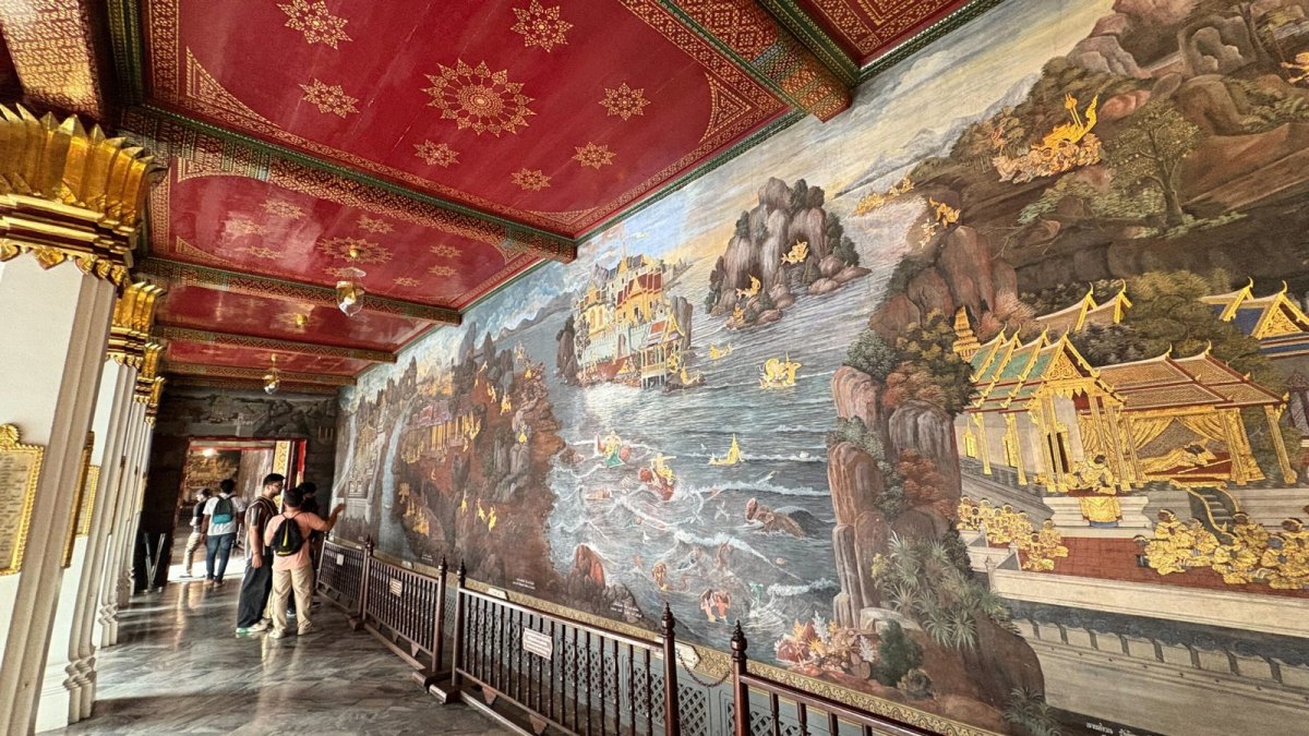 Wat Phra Kaew's Ramakien Murals: A Sacred Canvas Around Bangkok's Temple