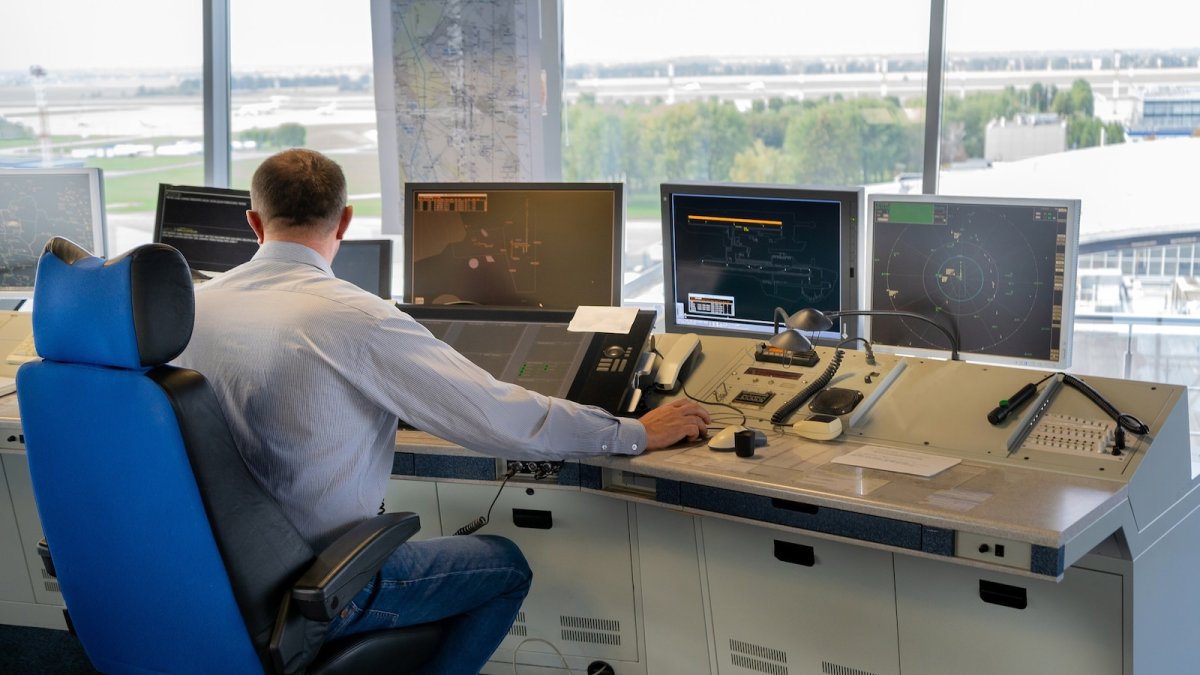 Midwest Skies Grounded: FAA Telecom Failure Triggers Two-Hour ATC Zero at Minneapolis Center