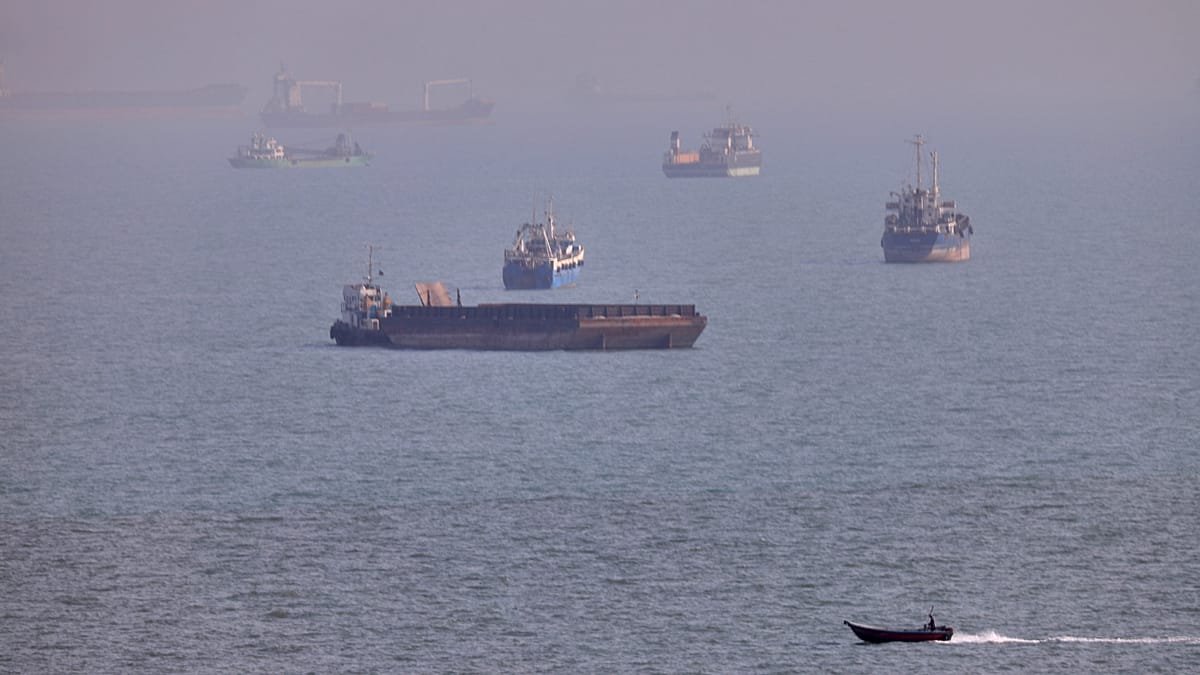 Hormuz at a Crossroads: Iran's Demands Test Trump's 'Economic Pressure' Pivot