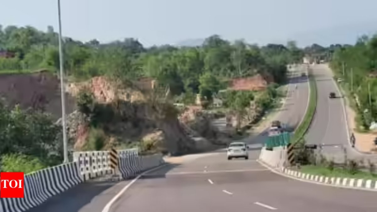 The Kiratpur-Manali highway corridor in Himachal Pradesh, a route repeatedly disrupted by monsoon landslides (Source: Times of India)