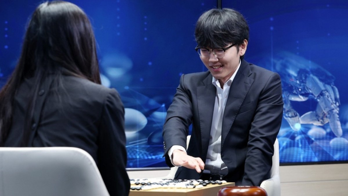 KataGo, the open-source Go engine Shin Jin-seo defeated, runs on four RTX 3090 GPUs via the Tygem platform