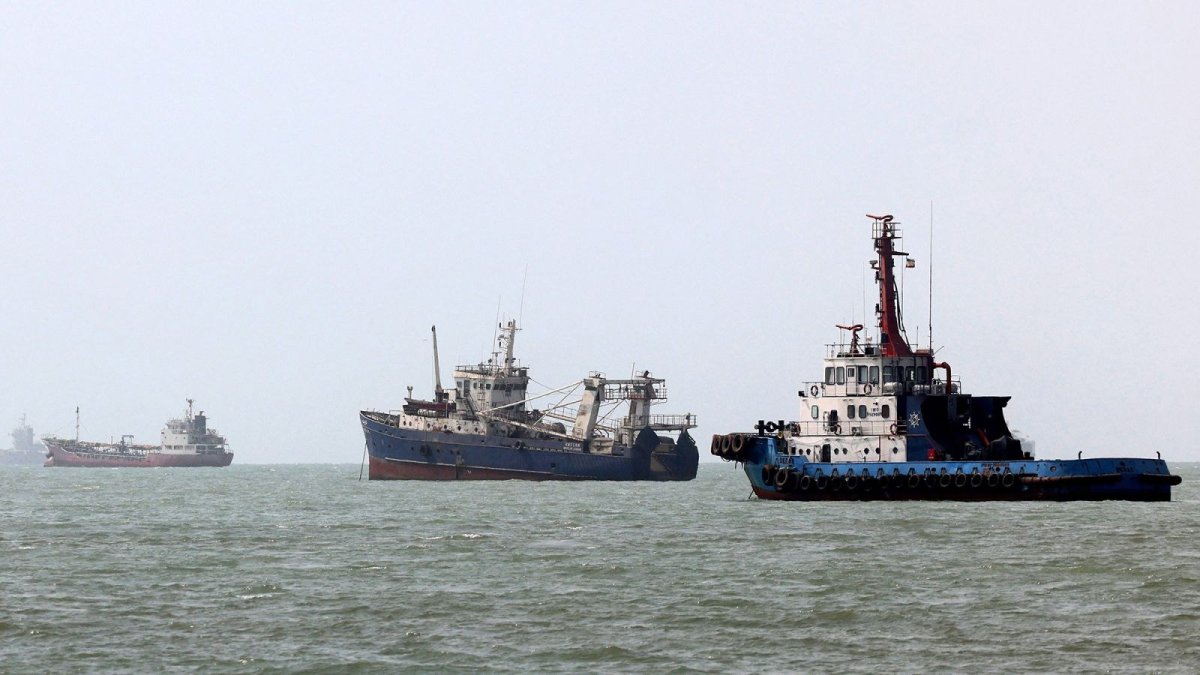 Trump Demands Iran Pay Reparations as Hormuz Talks Stall and Oil Prices Surge