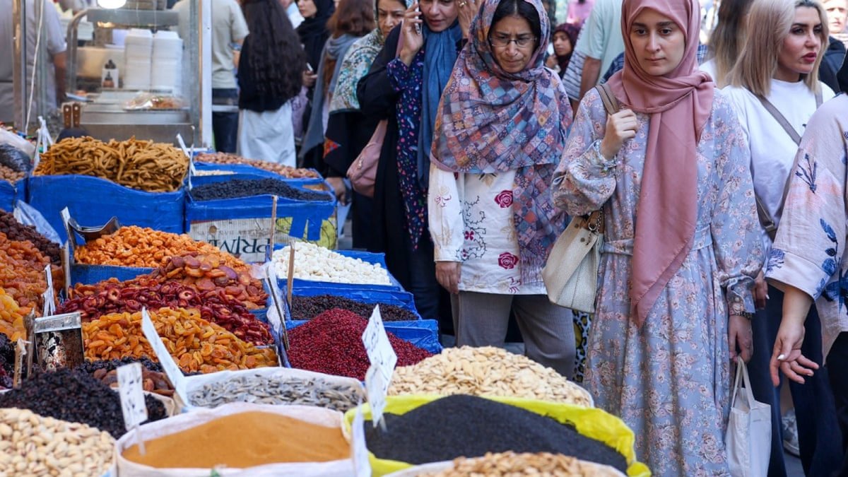 Tehran market scene showing economic pressure on ordinary Iranian citizens amid US sanctions