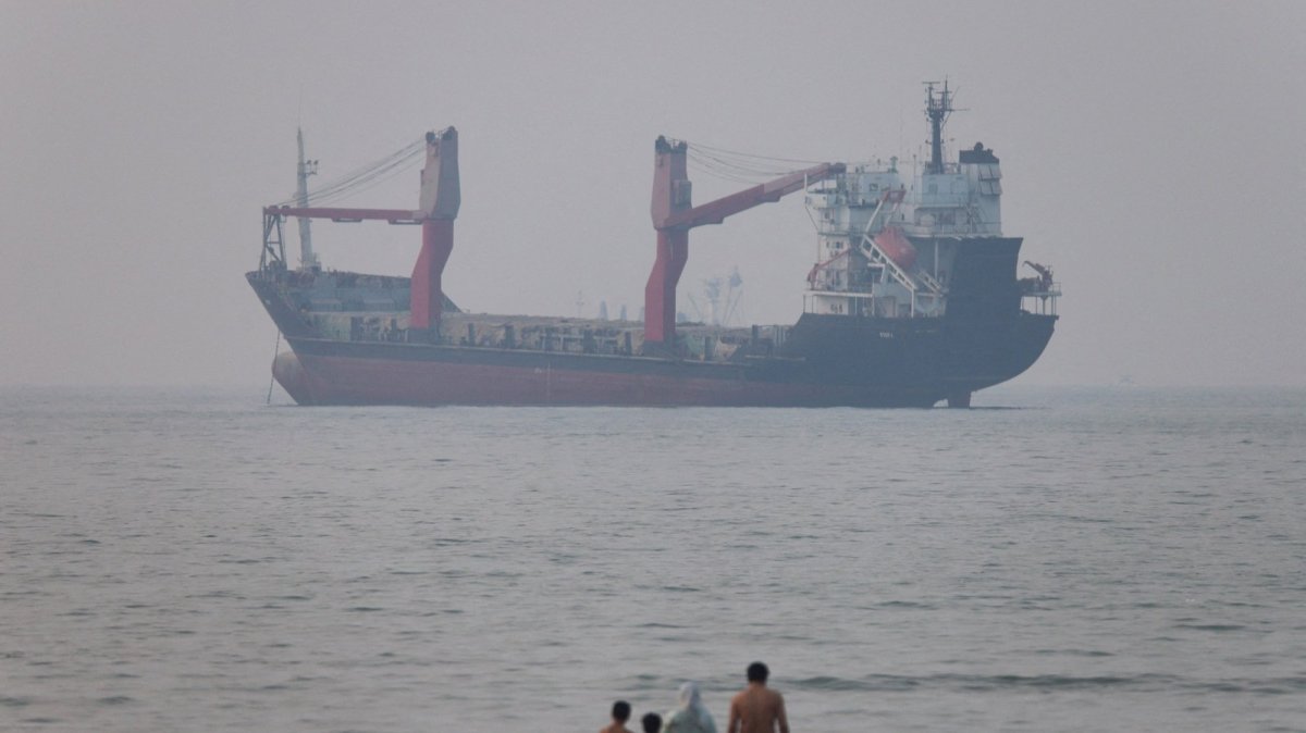 US sanctions target Iran's oil exports as the Strait of Hormuz standoff deepens