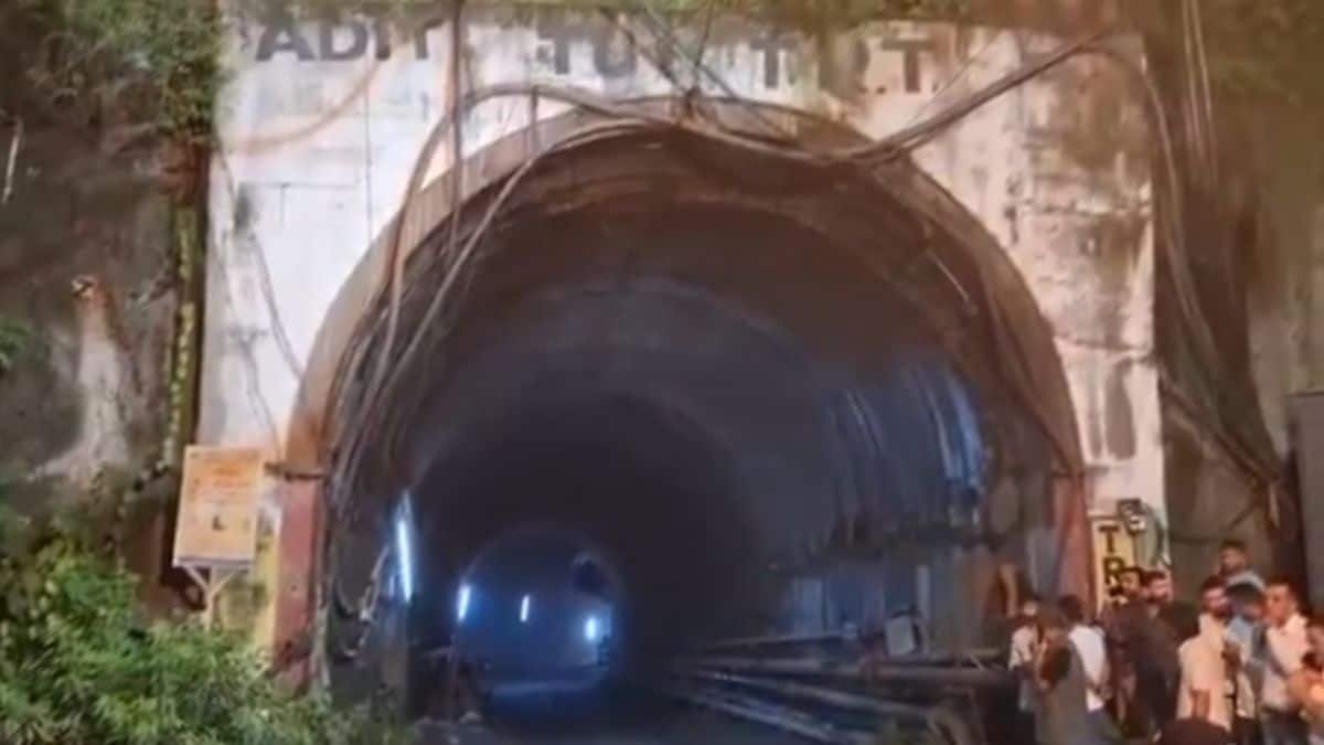 Officials coordinate the rescue operation after water and debris entered the tail-race tunnel in Chamoli, Uttarakhand (The Week)