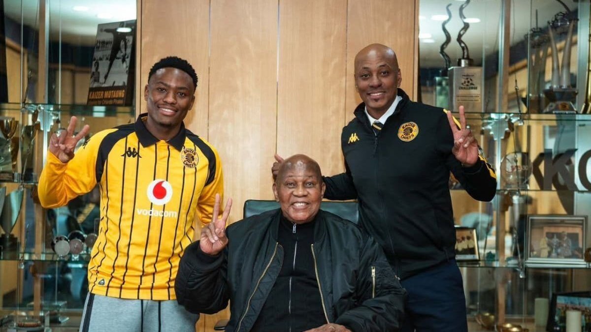 Langelihle Phili celebrates his first goal for Kaizer Chiefs against Mamelodi Sundowns at FNB Stadium