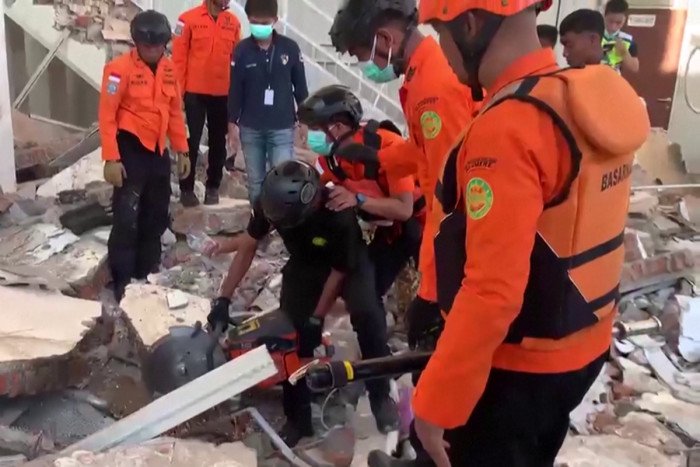 Magnitude 7.7 Earthquake Devastates Flores, Killing 51 and Displacing Thousands