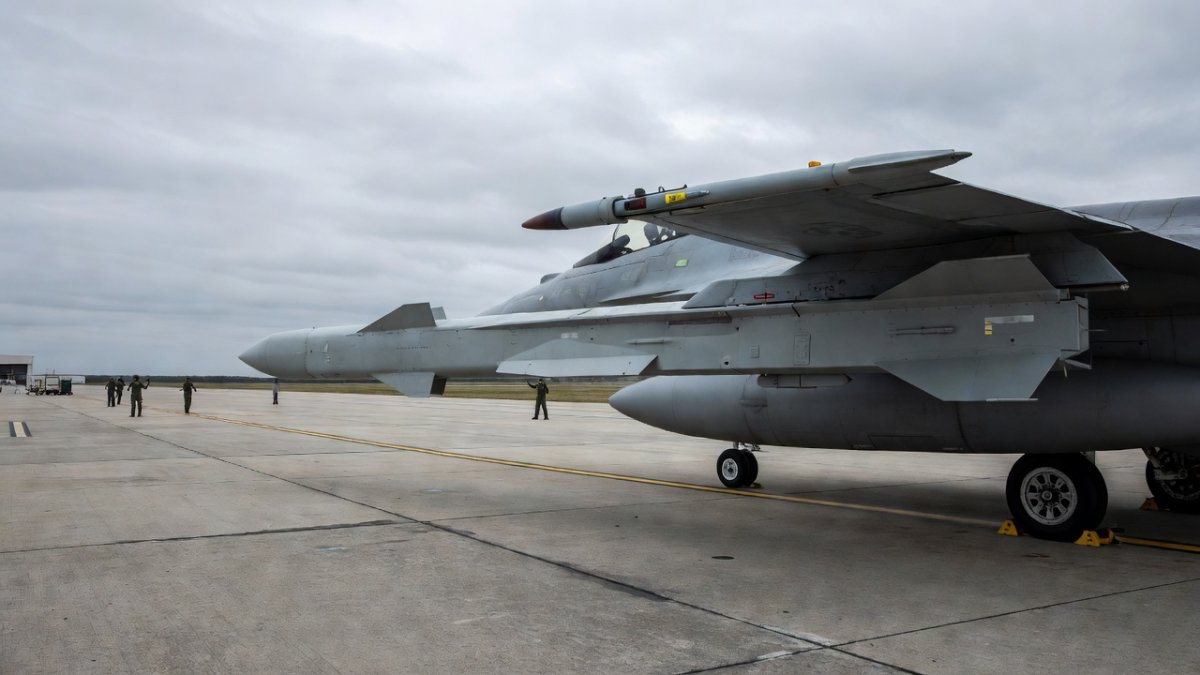 A long-range Scalp cruise missile, the French equivalent of the UK Storm Shadow, which Ukraine will be able to produce with British blueprints