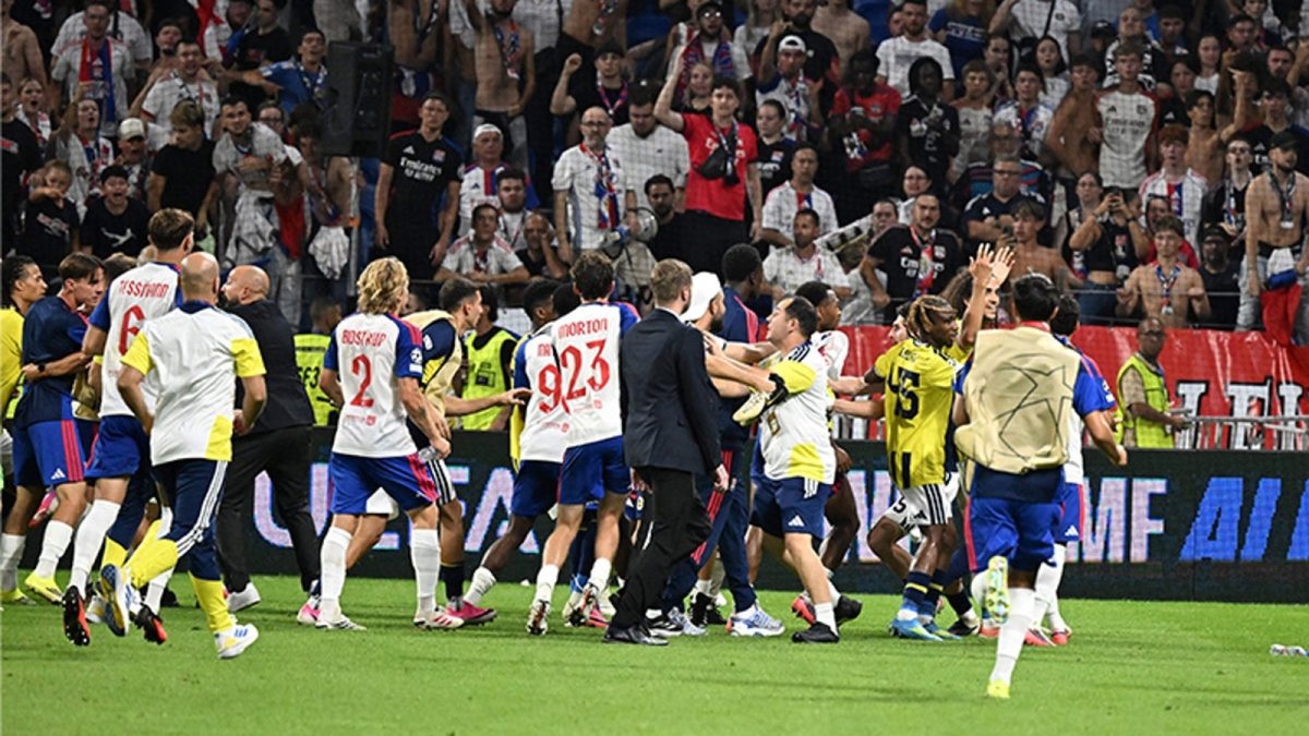 Mass brawl breaks out after the final whistle at the Groupama Stadium