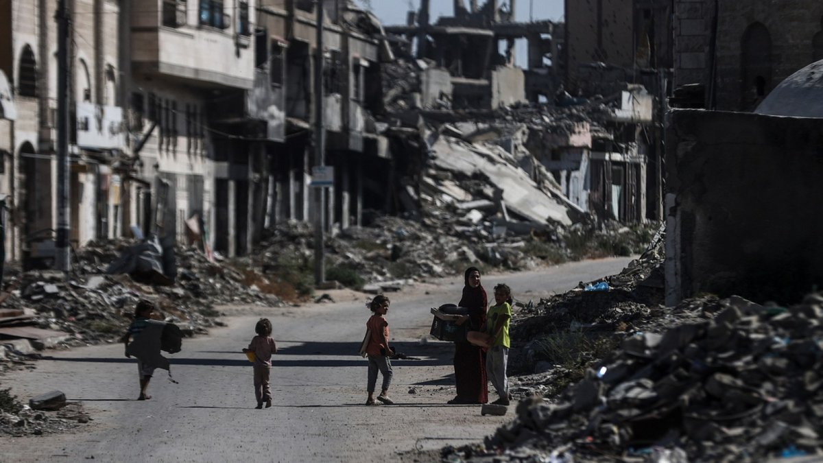 Israeli forces kill Palestinian in Gaza, wound 9 including 4 children