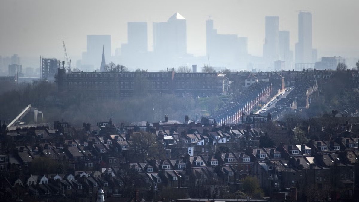 Millions across UK to receive texts warning of air pollution in their area