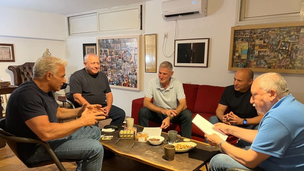 Israel's Opposition Signs a 'Repair and Hope' Pact and Leaves the Premier Question Open