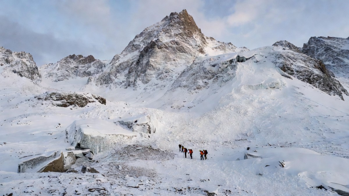 Avalanche on Mount Mizhirgi Kills 13 Climbers; Five Still Missing as Rescue Teams Face Grave Risks