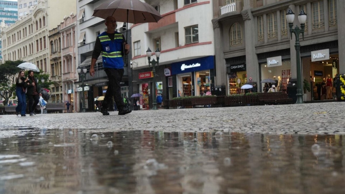 Storm rain in Curitiba, Parana, where forecasters warn accumulations could top 300 mm in places (Photo: Bem Parana)