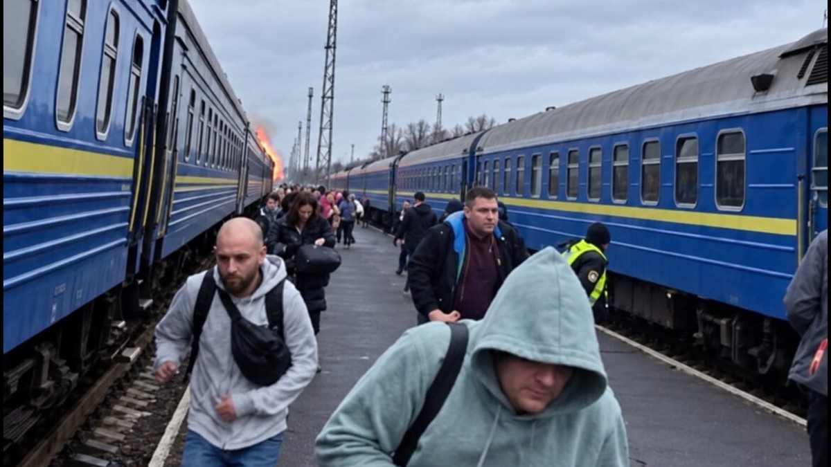 Russia Hits Kyiv-Warsaw Train Two Kilometres From Poland as Boris Johnson's Train Is Halted