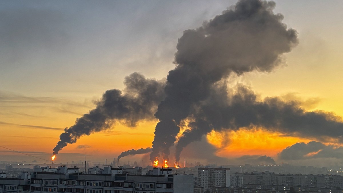 Moscow Oil Refinery Burns as Ukraine's Largest Drone Attack on the Capital Lands on Election Day