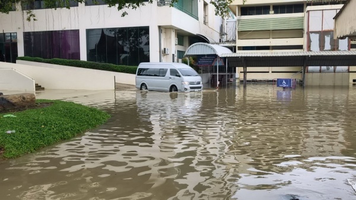 A vehicle sits in floodwater in central Thailand during the September 2026 monsoon floods. Photo: MGR Online