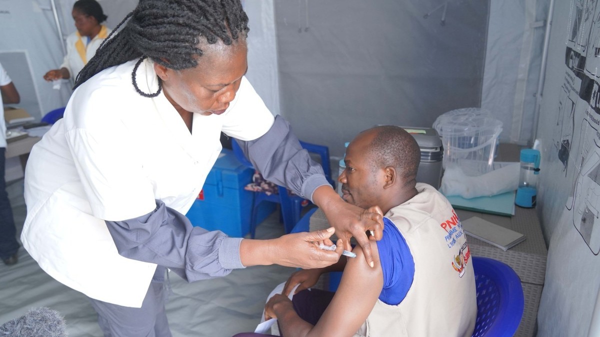 A health worker gives a man a dose of the Ervebo vaccine at an Ebola vaccination centre in Bunia, Ituri province, eastern Congo, on 19 September 2026. Photo: AP Photo/Dieudonne Dirole