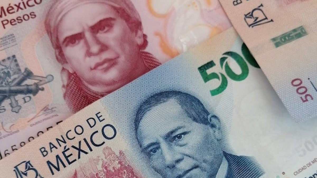 Peso falls to 18 to the US dollar as oil, Fed worries impact both currencies