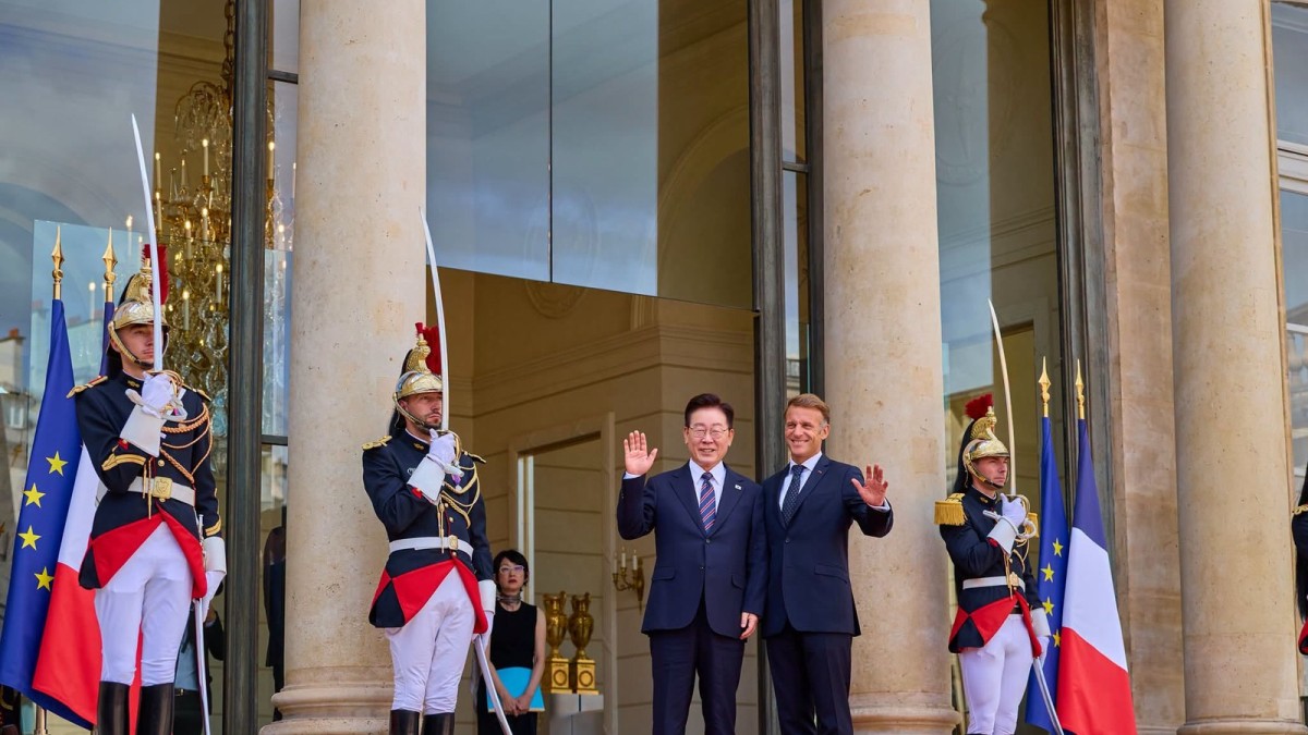 Lee and Macron Pledge Deeper Security Ties After Paris Summit
