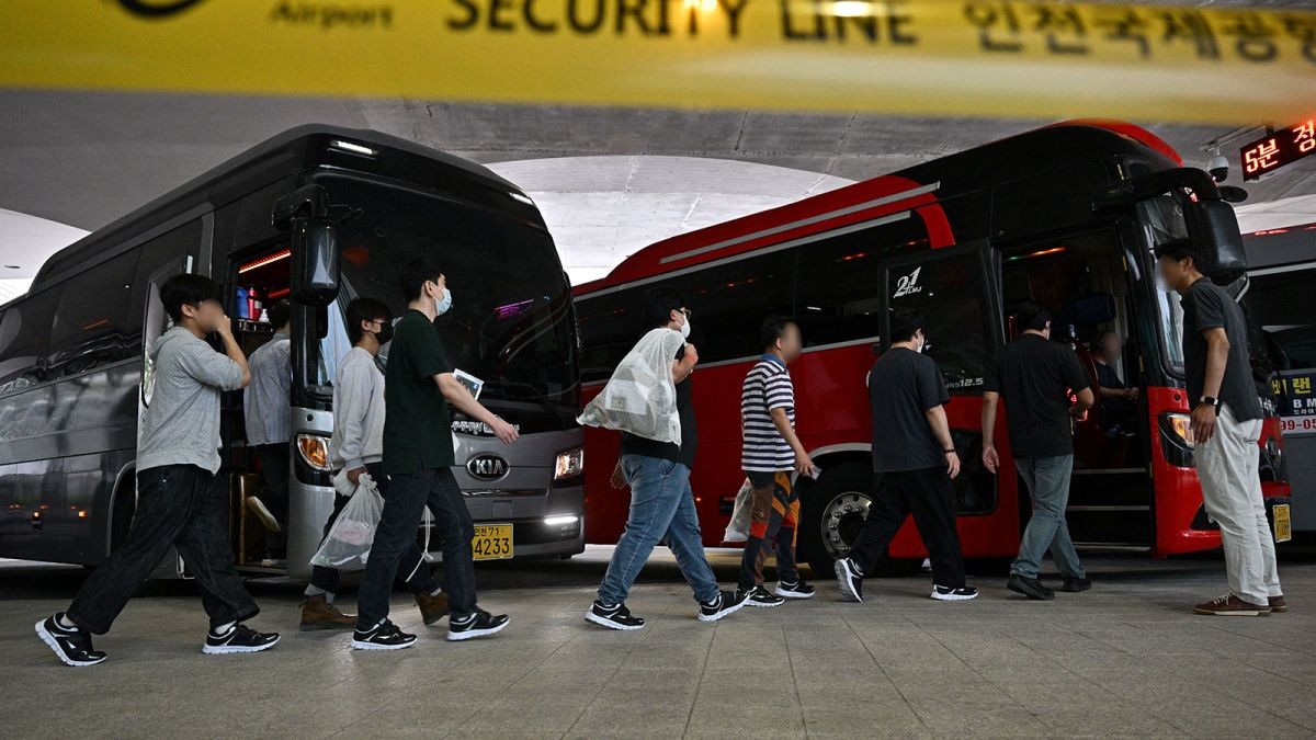 South Korean workers arrive at Incheon International Airport in Incheon on September 12, 2025, after being released. Photo: Anthony Wallace/AFP via Getty Images