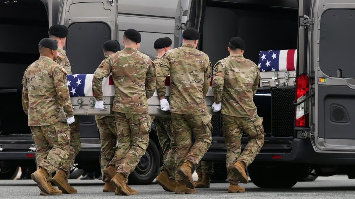U.S. Army soldiers carry a flag-draped casket to a mortuary transfer vehicle during a ceremony honoring fallen U.S. military personnel in March 2026. Photo: Mark Schiefelbein/AP via Ynetnews
