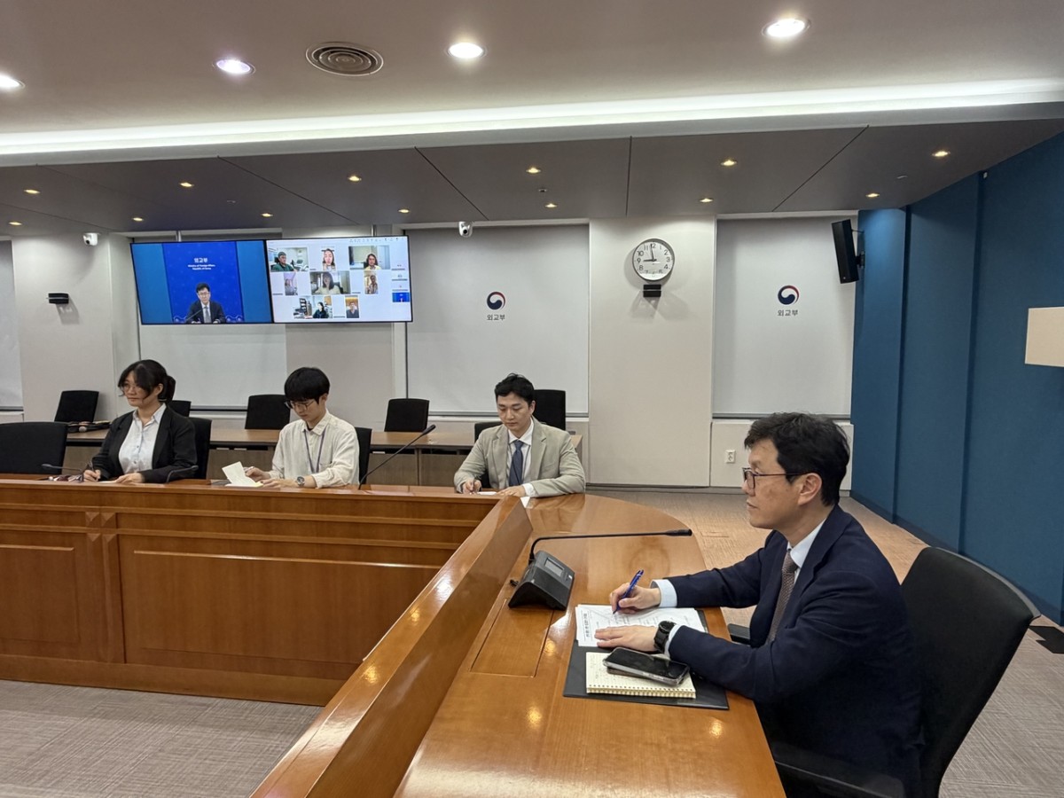 South Korean Foreign Ministry officials review the safety of South Korea-linked vessels transiting the Strait of Hormuz (Yonhap via The Korea Herald)