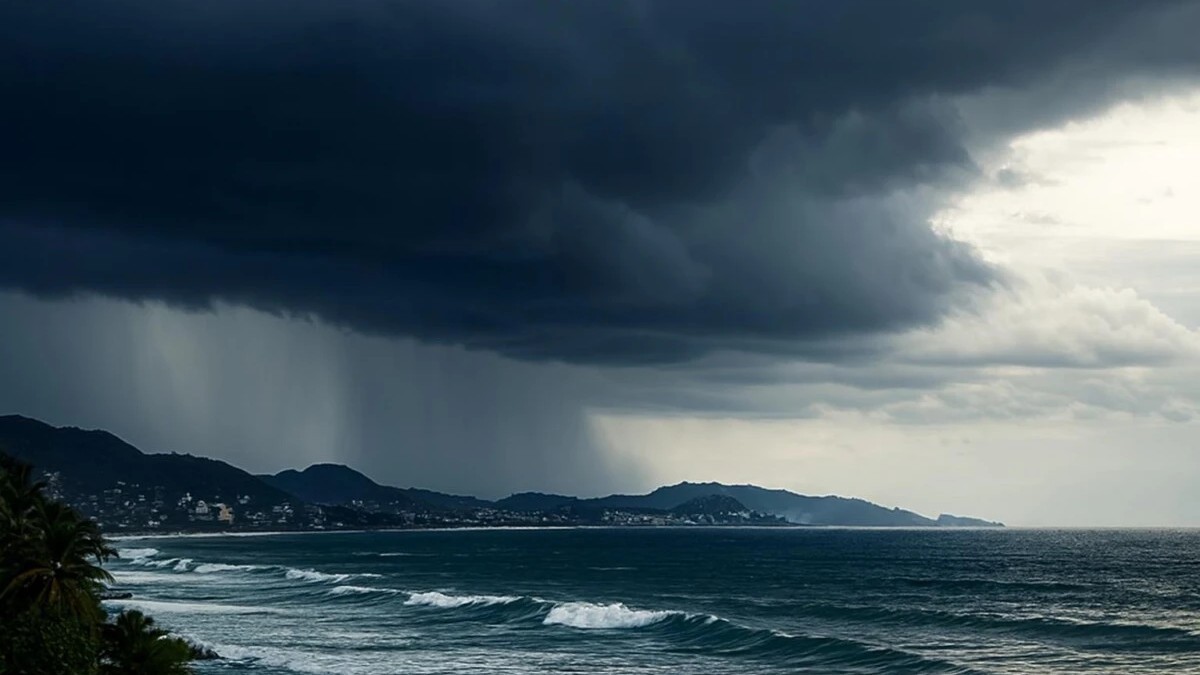 Dark storm clouds and rough surf along a Pacific coastline. Photo: Telesur