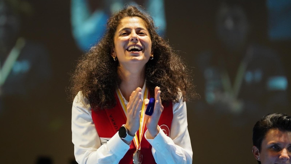 Turkish attorney makes history as 3-cushion billiards world champ