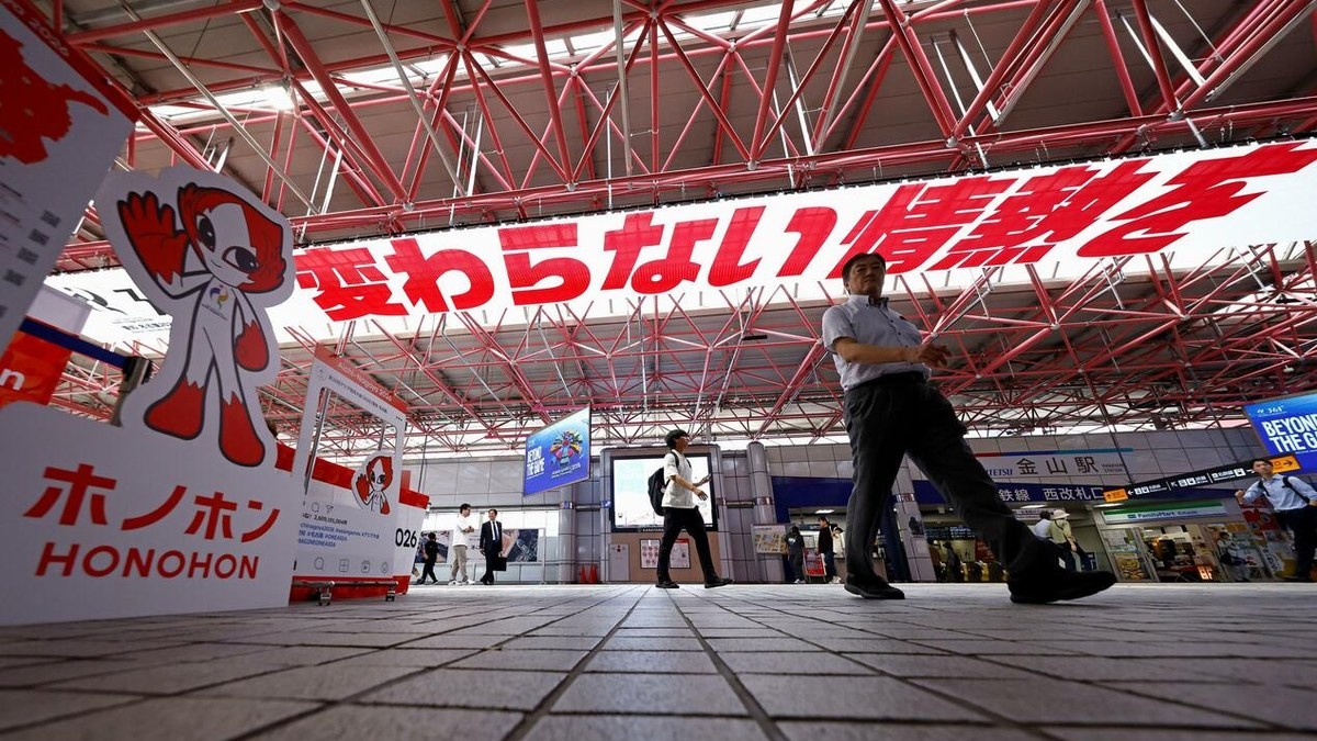 A station concourse in Nagoya, host city of the 20th Asian Games, as Japan braced for Typhoon Dujuan. Photo: Kyodo News